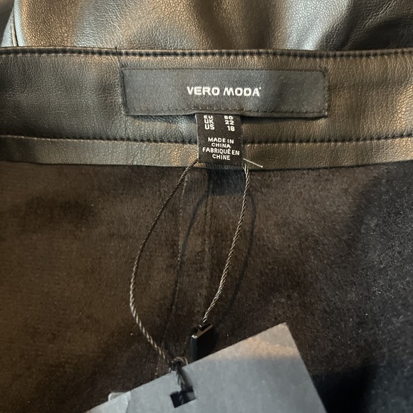 Vero Moda NWT Black Faux Leather Knee Length  Plus Friendly Party Skirt Size 18 - Picture 6 of 8